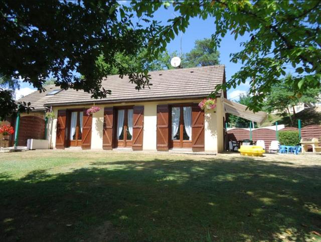 Maison confortable sur jardin cloture a Marcillac la Croisille