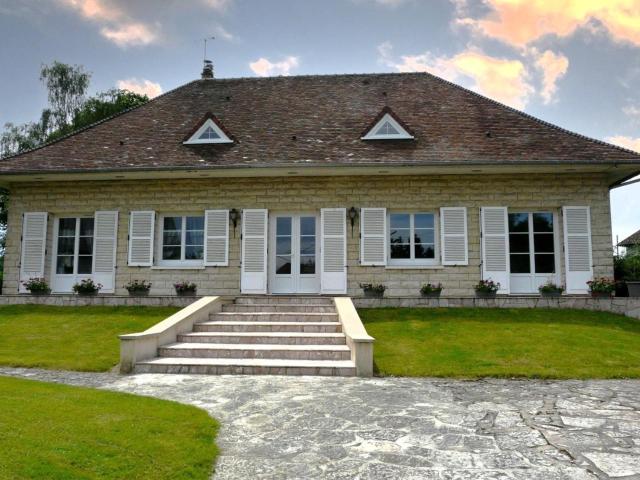 Maison en pierre rénovée, 3 chambres, jardin clos, équipée, calme et proche étang à Senonches - FR-1-581-36