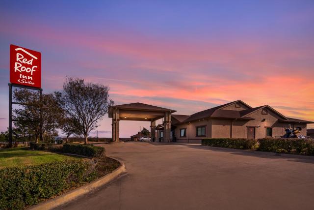 Red Roof Inn & Suites Sulphur Springs