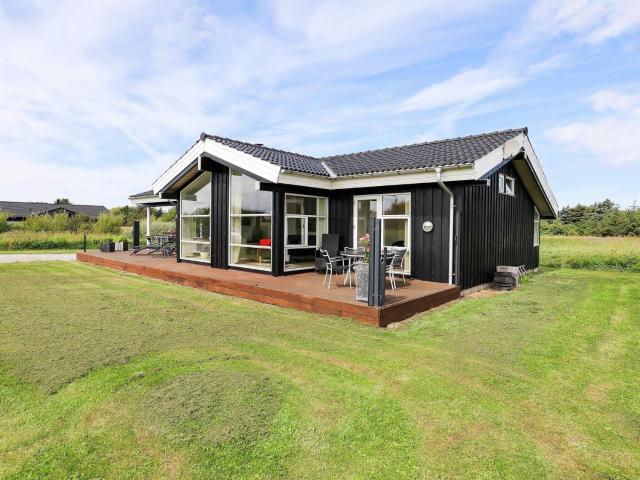 6 person holiday home in Hirtshals