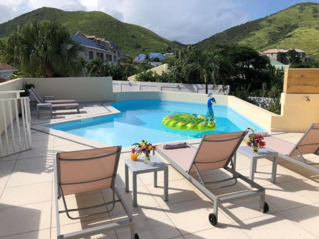 Beautiful suite S15, pool, next to Pinel Island