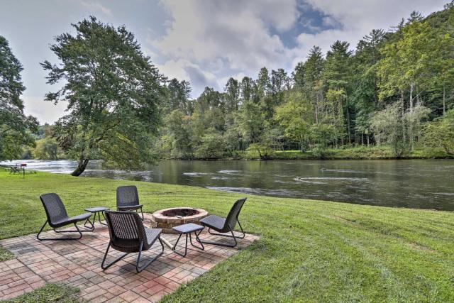 Rivers Edge - Ultimate Riverfront Getaway