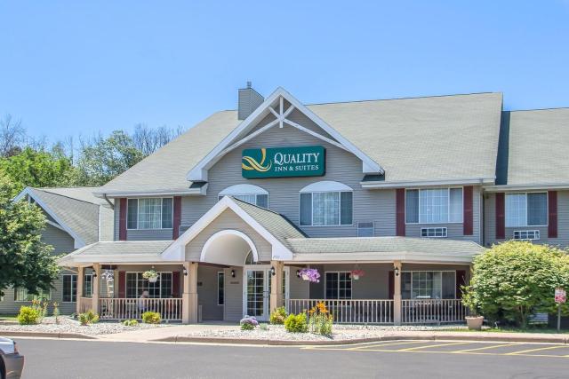 Quality Inn & Suites East Troy I-43