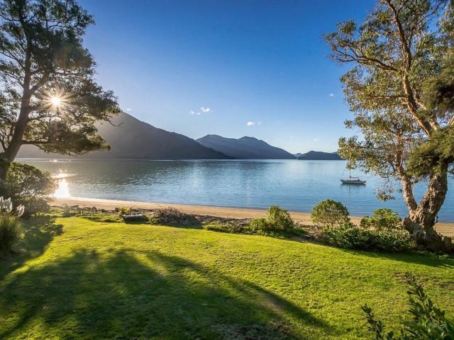 Sounds Magic - Moetapu Bay Bach