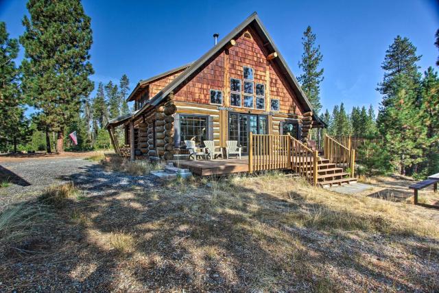 Snow Pine Retreat - Remote Crescent Log Cabin!