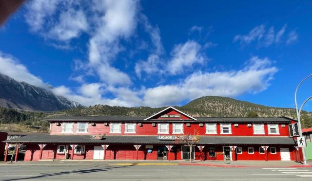 Affordable Choice-Lillooet Hotel Victoria