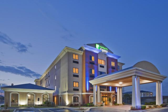 Holiday Inn Express & Suites Midwest City, an IHG Hotel