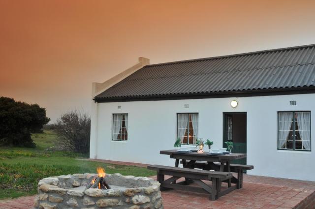 De Hoop Collection - Village Cottages