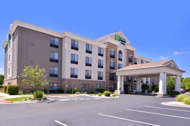 Holiday Inn Express & Suites Selma, an IHG Hotel