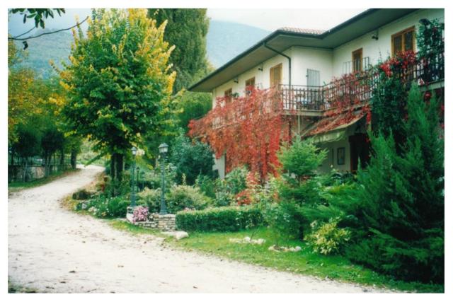 Albergo-Ristorante"Parco alle Noci"tra la Cascata delle Marmore,Labro e valle Santa di S Francesco