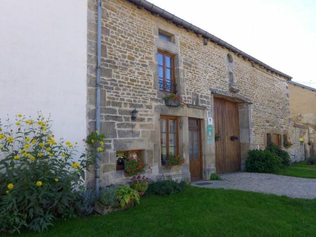 Ancienne Ferme Restaurée Écologique avec Confort Moderne et Table de Ping-Pong - FR-1-611-51