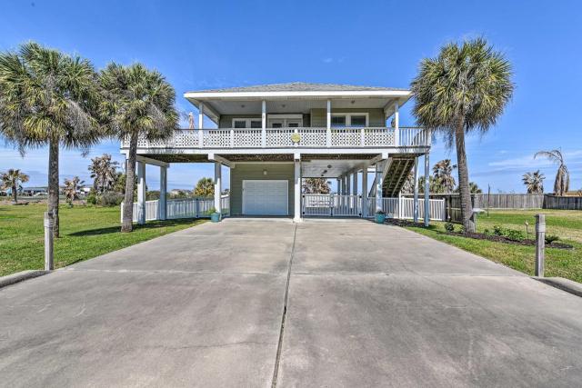 Coastal Pet-Friendly Home, Walk to Galveston Beach