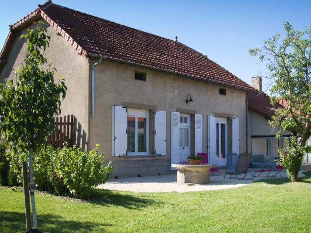 Grand Gîte Familial à la Campagne avec Jardin et Véranda, Près de Vichy et Moulins - FR-1-489-256