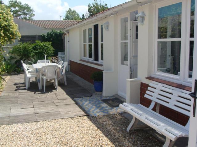 Maison familiale à 100m de la plage avec jardin clos et parking, pour 6 personnes - FR-1-535-11