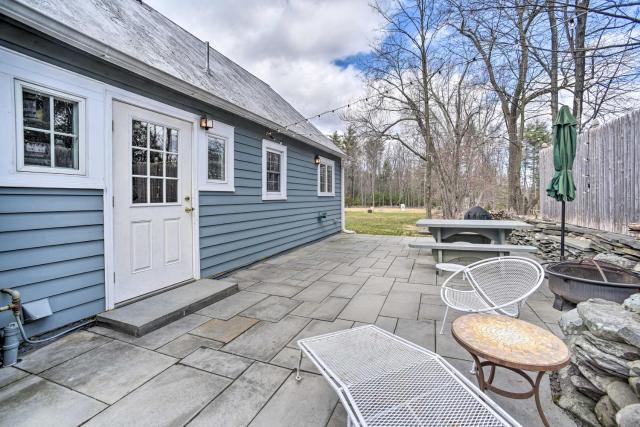 Charming Cottage with Yard - 2 Mi to Tinker St!