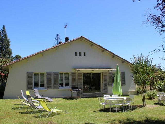 Maison restaurée avec jardin, proche de Périgueux, 2 chambres, Wifi, à 16 km de Brantôme - FR-1-616-69