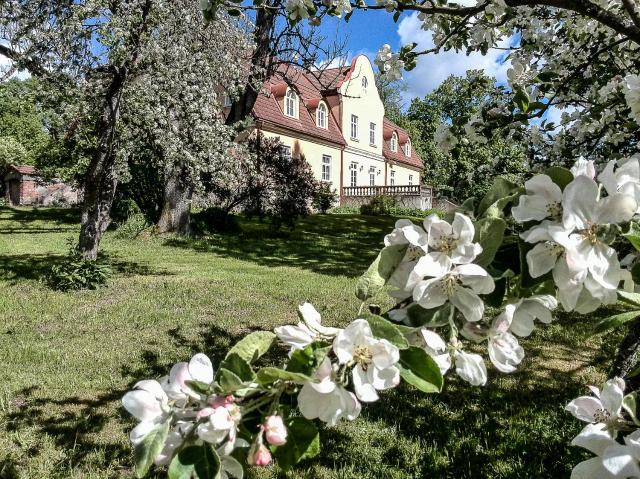 Maras Manor