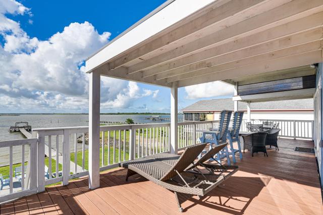 Spacious San Leon Beach Retreat on Galveston Bay!