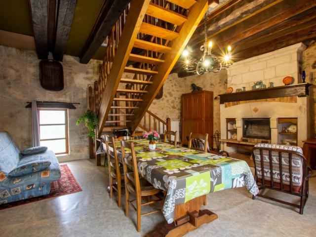 Maison à la campagne avec 2 chambres, Wifi, parking, animaux acceptés - FR-1-616-117