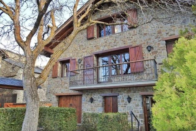 CASA UNIFAMILIAR 8 pax con jardín URTX - CERDANYA