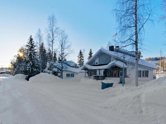 Holiday Home Hallantytär b3 paritalo inc- 2 ski ticke by Interhome