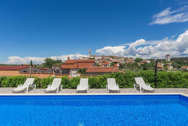 Holiday Home with pool in Višnjan