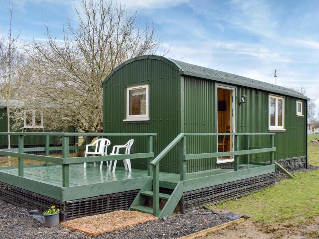 Shepherds Hut 1 At Laddingford - Uk32531