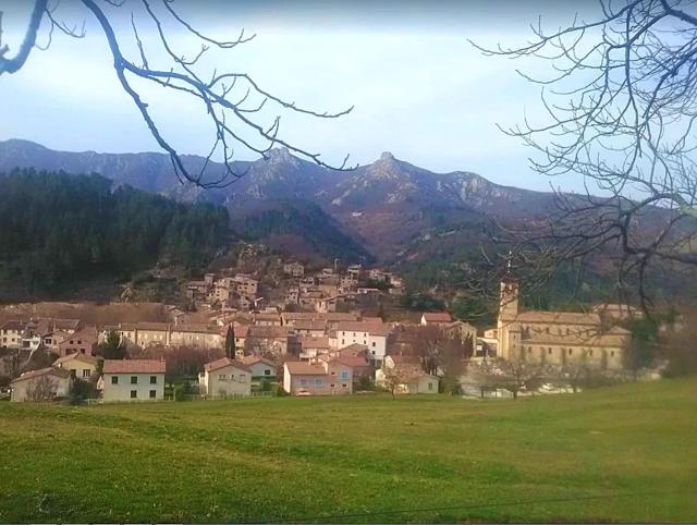 Maison charmante a Jaujac avec terrasse et plancha