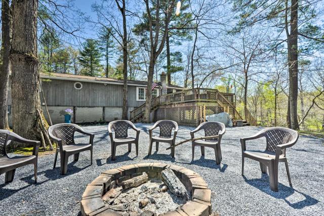 Cozy Cabin with Sunroom and Cacapon River Access!