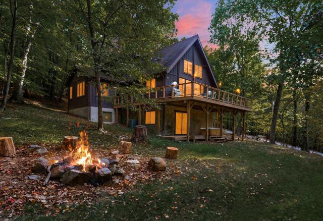 Hot Tub, Private Lake, & Huge Deck at Chalet Cabin