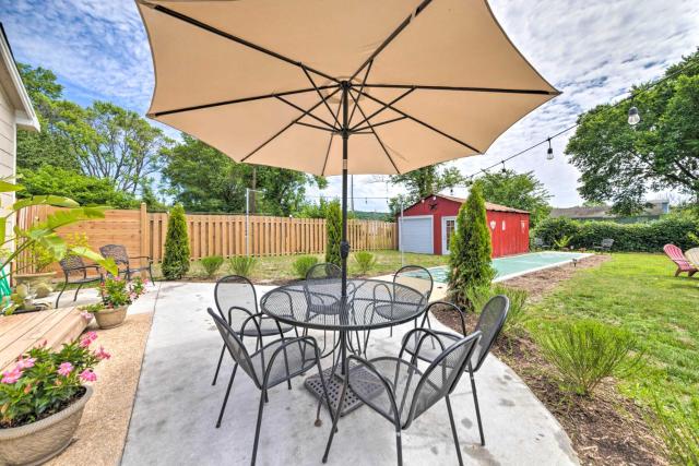 Lucky Dawg Pet-Friendly Abode Near St Louis!