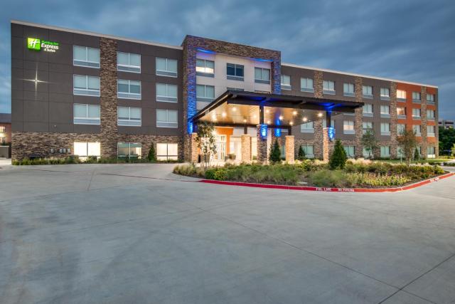 Holiday Inn Express & Suites Dallas North - Addison, an IHG Hotel