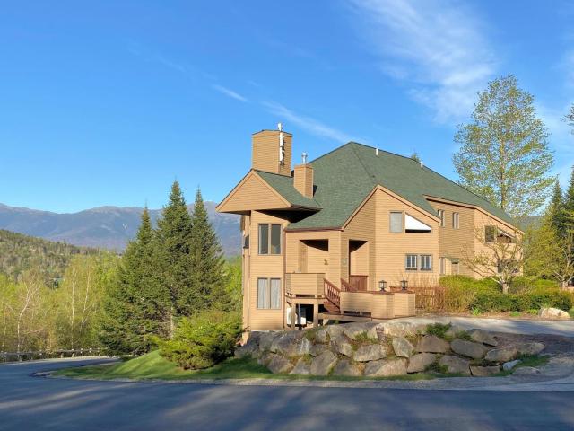 C1 Top Rated Ski-In Ski-Out Townhome Great views fireplaces fast wifi AC Short walk to slopes