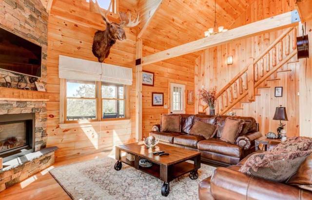 OE Beautiful modern log home on 17 acres private views fire pit Ping Pong AC