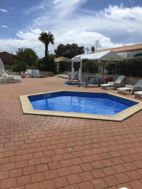 Maison ensoleillee a Saint Pierre d'Oleron avec piscine partagee