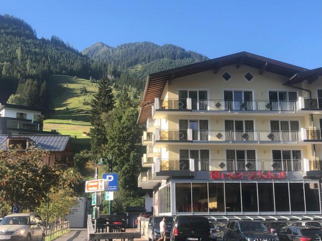 Hotel Herzblut - Joker card included in summer