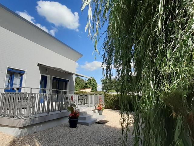 Gîte au bord du lac avec terrasse, idéal pour la famille - FR-1-611A-17