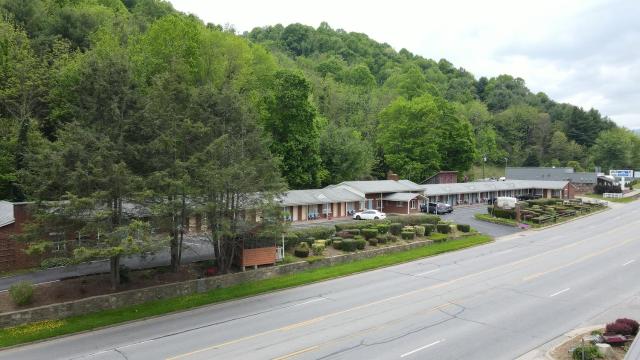 Parkway Inn