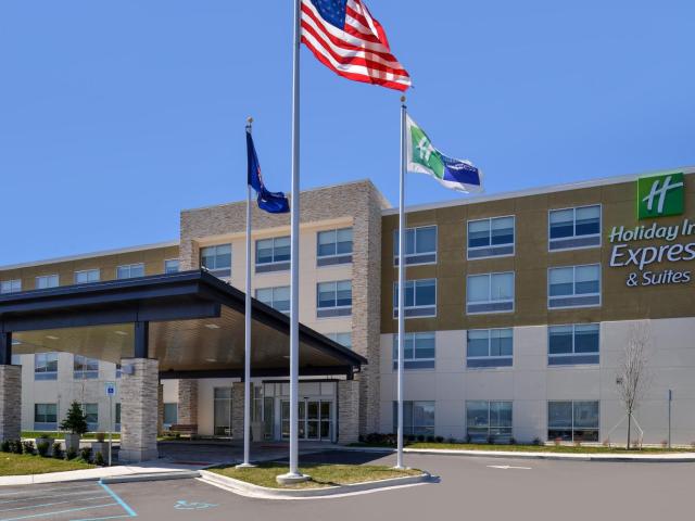 Holiday Inn Express & Suites - Brighton South - US 23, an IHG Hotel