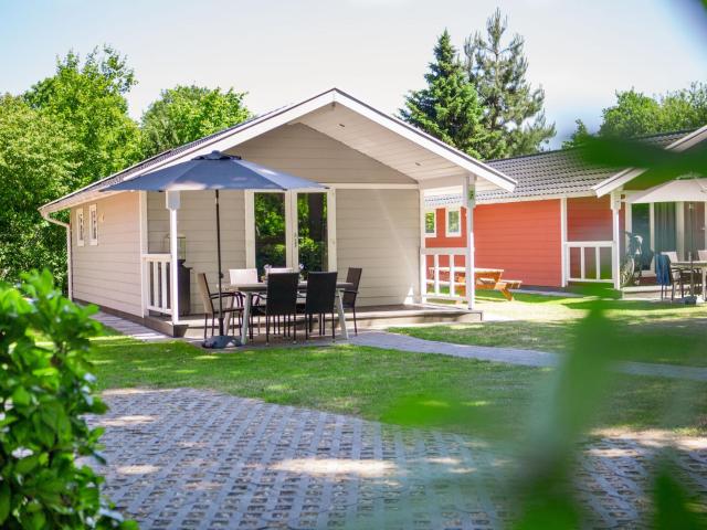 Beautiful lodge with dishwasher, located on a holiday park in Brabant