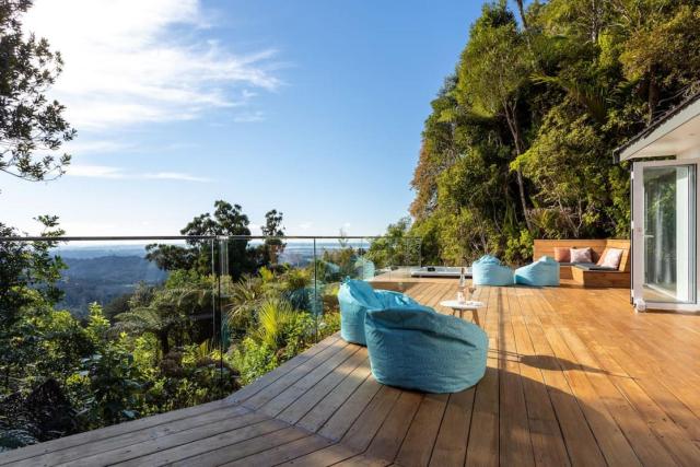 Tree-top luxury in the Waitakere Ranges