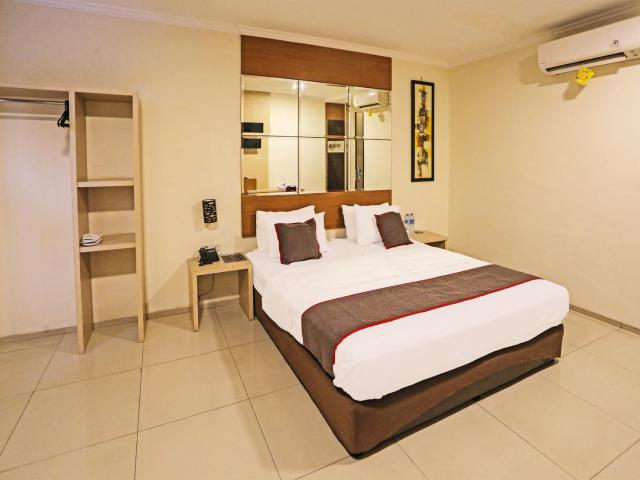 Super OYO Townhouse OAK Hotel Fiducia Serpong