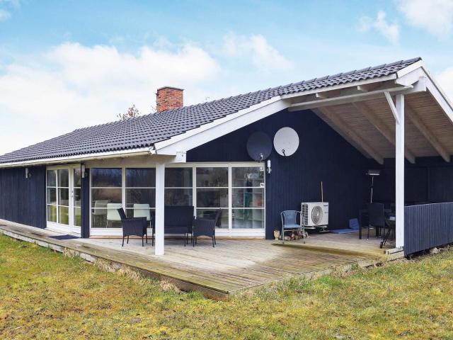 6 person holiday home in Idestrup