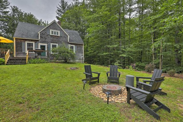 Charming Jaffrey Cottage with Deck and Grill!