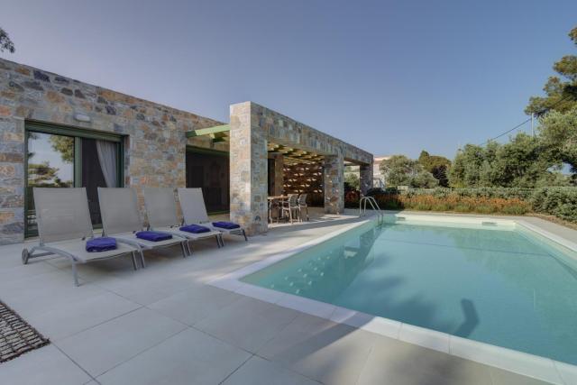 Ouzo Stone House 2 with private pool