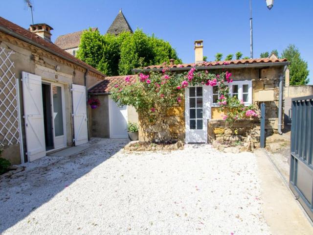 Maison charmante avec cour, WIFI, proche de Sarlat, idéale famille, équipements bébé inclus - FR-1-616-193