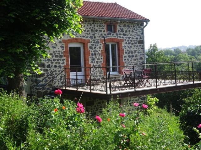 Gîte charmant avec terrasse et wifi au Puy-en-Velay - FR-1-582-331