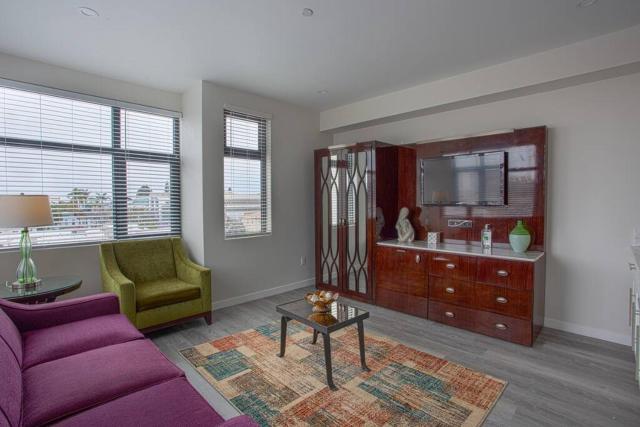 Cali King Size One Bedroom Luxurious Suite in DTSD