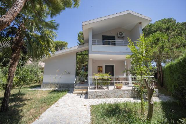 Lovely Villa at Gjiri Lalzit, Lalzi Bay, Lura 1