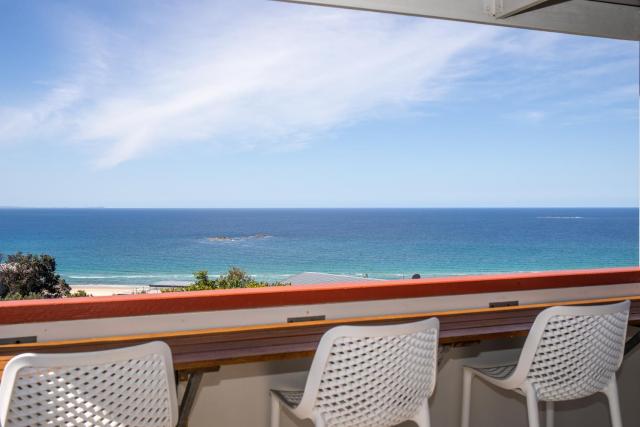 BEST OCEAN VIEWS ON STRADDIE + SUNSET DECK